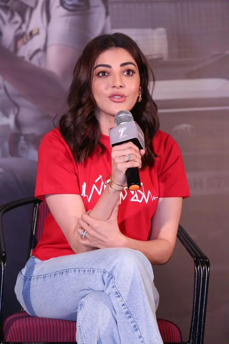 TELUGU ACTRESS KAJAL AGGARWAL IN RED T SHIRT BLUE JEANS 2
